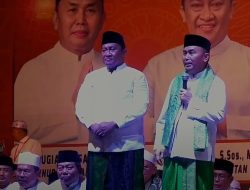 RIBUAN UMAT MUSLIM PADATI HALAMAN KANTOR GUBERNUR KALTENG UNTUK BERSHALAWAT  BERSAMA