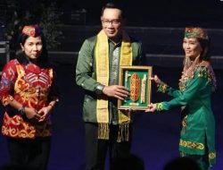 GUBERNUR JAWA BARAT BUKA TEMU KARYA TAMAN BUDAYA SE-INDONESIA