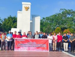 PERINGATI HARI KEMENKUMHAM KE-78, LAPAS PEREMPUAN IKUTI KEGIATAN BAKSI SOSIAL KEBERSIHAN TAMAN MAKAM PAHLAWAN