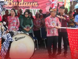 Bupati Murung Raya Lepas Anggota Karnaval Budaya