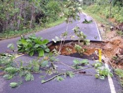 Akses Jalan  Puruk Cahu- Muara Teweh   Km. 65 Nyaris Putus