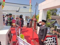 Pj. Bupati Murung Raya Hermon Pergi Ziarah ke Taman Makam Pahlawan