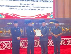 Melalui Pj. Bupati Hermon, Pemerintah Mura serahkan Raperda APBD Tahun Anggaran 2024 ke DPRD Mura