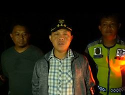 Pj Bupati Barsel Deddy Winarwan Tinjau Titik Lokasi Banjir Jalan Trans Kalimantan di Desa Lembeng