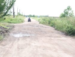 Warga Perumahan Casadova Minta Perbaikan Jalan yang Rusak