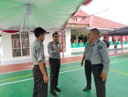 Kalapas Awasi Langsung Persiapan Jelang Pemilu 2024 di Lapas Sampit