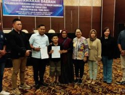 Rekan Sejawat Meninggal Dunia, DPN Melalui DPD PPKHI Kalteng Berikan Santunan Kepada Ahli Waris