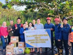 Bank Kalteng Cabang Buntok Dan PIP Serahkan  Paket Sembako Untuk Warga Terdampak Banjir