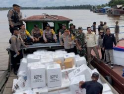 Sekda Barsel H Eddy Purwanto Melepas Pendistribusian Logistik Pemilihan Umum 2024