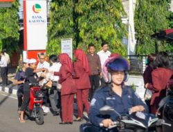 Sambut Bulan Suci Ramadhan, Bank Kalteng Cabang Buntok Bersama PIP Bagikan Takjil