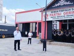 Sejumlah Kader Gerindra Gelar Aksi Demonstrasi di Kantor DPD Gerindra Kalteng