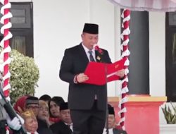 Ketua DPRD, Doni Bacakan Teks Pancasila pada Upacara HUT RI ke-79 di Murung Raya