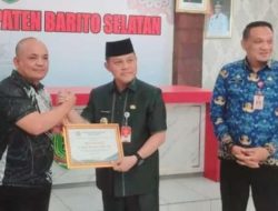 Pj Bupati Barsel Deddy Winarwan Terima Penghargaan Prestisius dari PWI Pusat