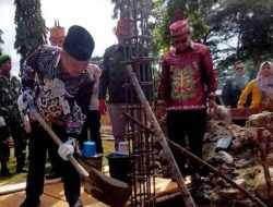Pj Bupati Barsel Deddy Winarwan Resmikan Peletakan Batu Pertama Rumah Betang Dayak