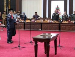 Freddy Ering dan Nyelong Inga Simon Resmi Dilantik Gantikan Kursi PAW di DPRD Kalteng
