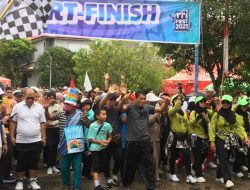 Staf Ahli Gubernur Lepas Peserta Jalan Sehat Peringatan HUT ke-80 RRI Palangka Raya