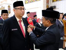 Bupati Heriyus Sematkan Tanda Kehormatan Satyalancana Karya Satya Kepada 284 ASN Murung Raya