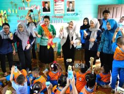 Warnita Heriyus Tekankan Pentingnya Edukasi Gizi Seimbang, Saat Kunjungan di TK Santo Klemens