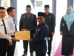 Bupati Murung Raya Serahkan SK PNS dan PPPK Tahap II Formasi 2024