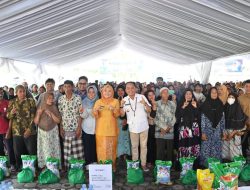 Gubernur Kalteng Tegaskan Komitmen Pemerintah Hadir untuk Rakyat Lewat Pasar Murah di Kotawaringin Barat