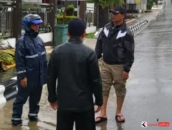 Bupati Barito Utara Tinjau Langsung Titik Genangan di Muara Teweh, Beri Arahan Penanganan Cepat