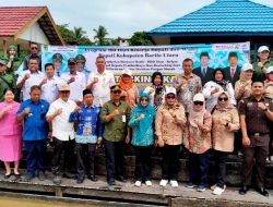 Pemkab Barut Tebar 75 Ribu Benih Ikan dan Salurkan Bantuan Pangan dalam Peringatan HPS dan Harkannas 2025