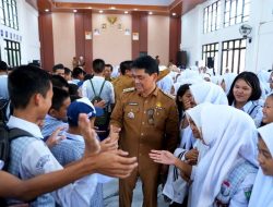 Pemkab Barito Utara Salurkan Bantuan Program SIP Pintar ke SMPN 1 Muara Teweh