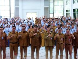 Bupati Barito Utara Tinjau SMP di Muara Teweh, Salurkan Bantuan SIP Pintar Optimal