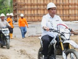 Bupati Barito Utara Tinjau Progres Pembangunan Jembatan Tumpung Laung-Sikan
