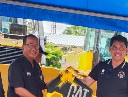 Pemkab Barito Utara Terima Alat Berat dari PT Trakindo untuk Percepatan Pembangunan