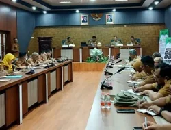 Pimpin Rapat di Aula Setda, Bupati Barito Utara Tekankan Perbaikan Kinerja Keuangan