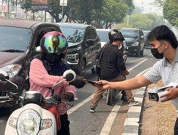 Peduli Dampak Kabut Asap, BEMKA Kalteng Salurkan Ratusan Masker